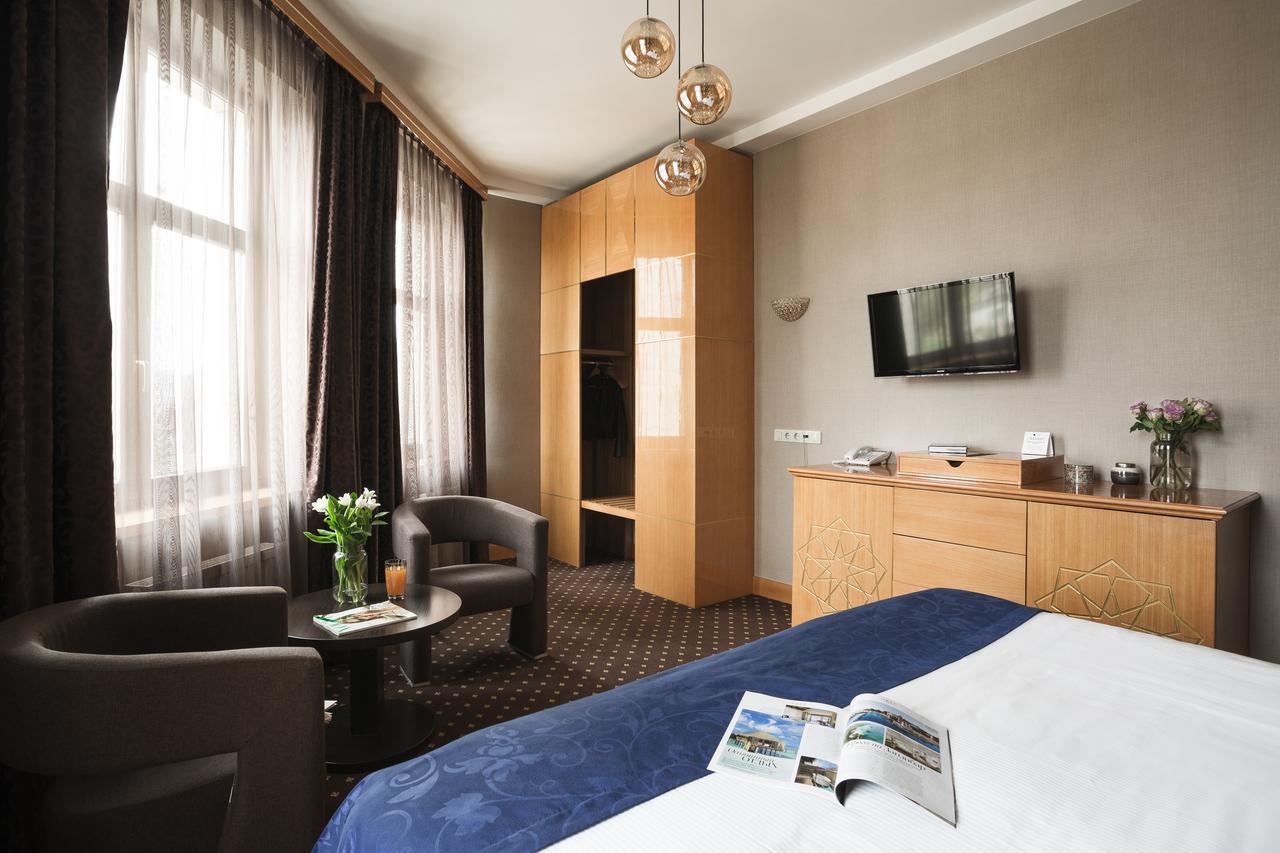 Ark Palace Hotel & Spa Odesa Exterior photo